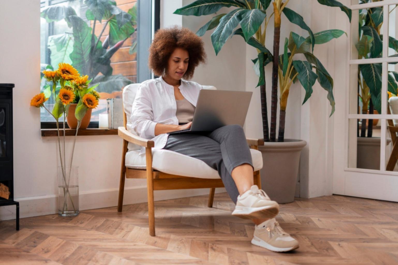 Équipe de professionnels en réunion de partenariat